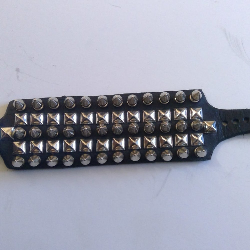 3 row spike braclet